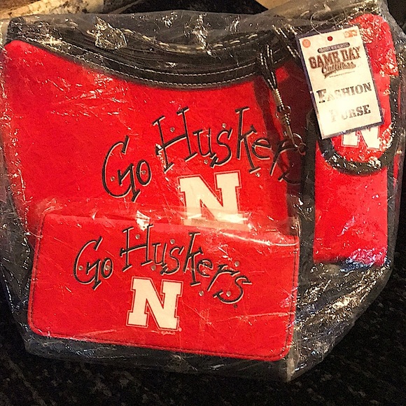Go Big Red Husker Purse, Wallet, phone holder. - Picture 4 of 9